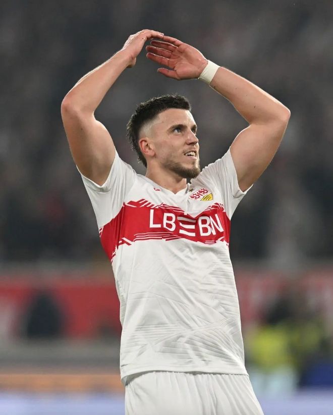 开云首页APP-转折点！法兰克福主帅复盘，西甲今夜攻防权衡，压力陡增，临场指挥获称赞(德甲联赛盘路特点和投注策略第十五章解析)