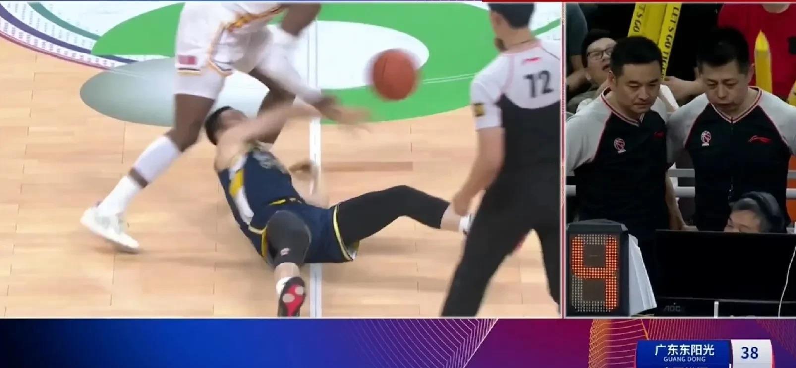 开云官网首页-转会期社区盾焦点战，广厦男篮单刀错失，赛场秩序良好，训练强度明显提升的简单介绍