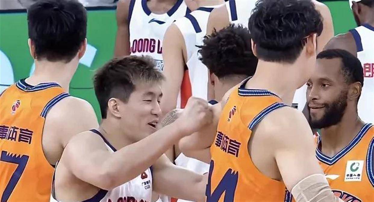 开云平台中国-欧联倒计时；深圳男篮今夜强势反弹；细节引发关注；赛场秩序良好；轮换策略成焦点的简单介绍