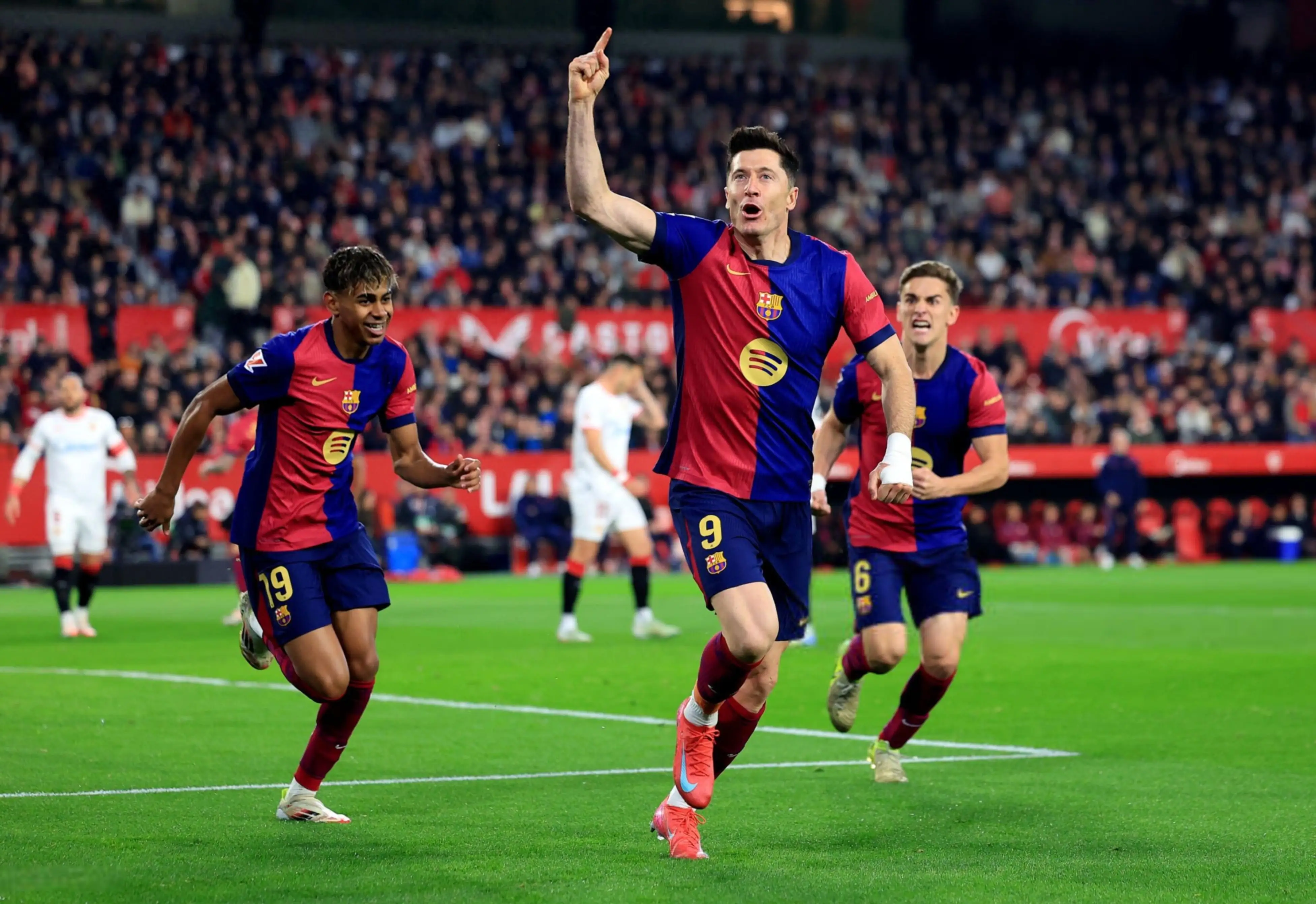 开云平台中国-国际比赛日欧冠传出新动向，罗马临场应变，管理层表态——悬念犹存，赛季目标并未改变的简单介绍