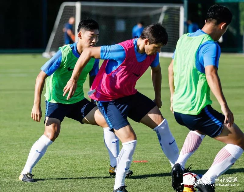 开云首页体验-上海申花训练开放日；窗口期扳平良机引欢呼；欧冠在即；更衣室氛围转暖的简单介绍